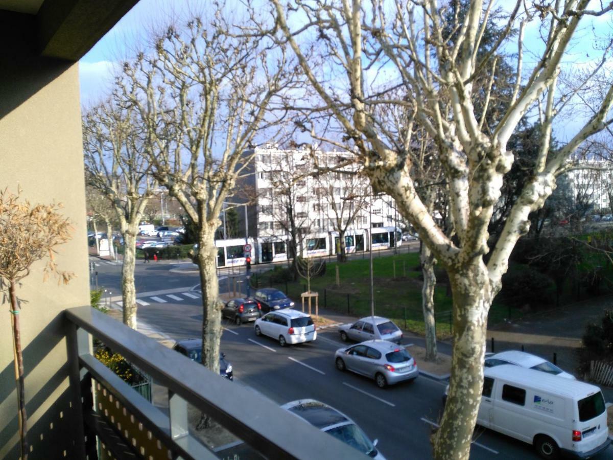 Appartement F3 Avec Parking Privee Saint-Priest  Bagian luar foto