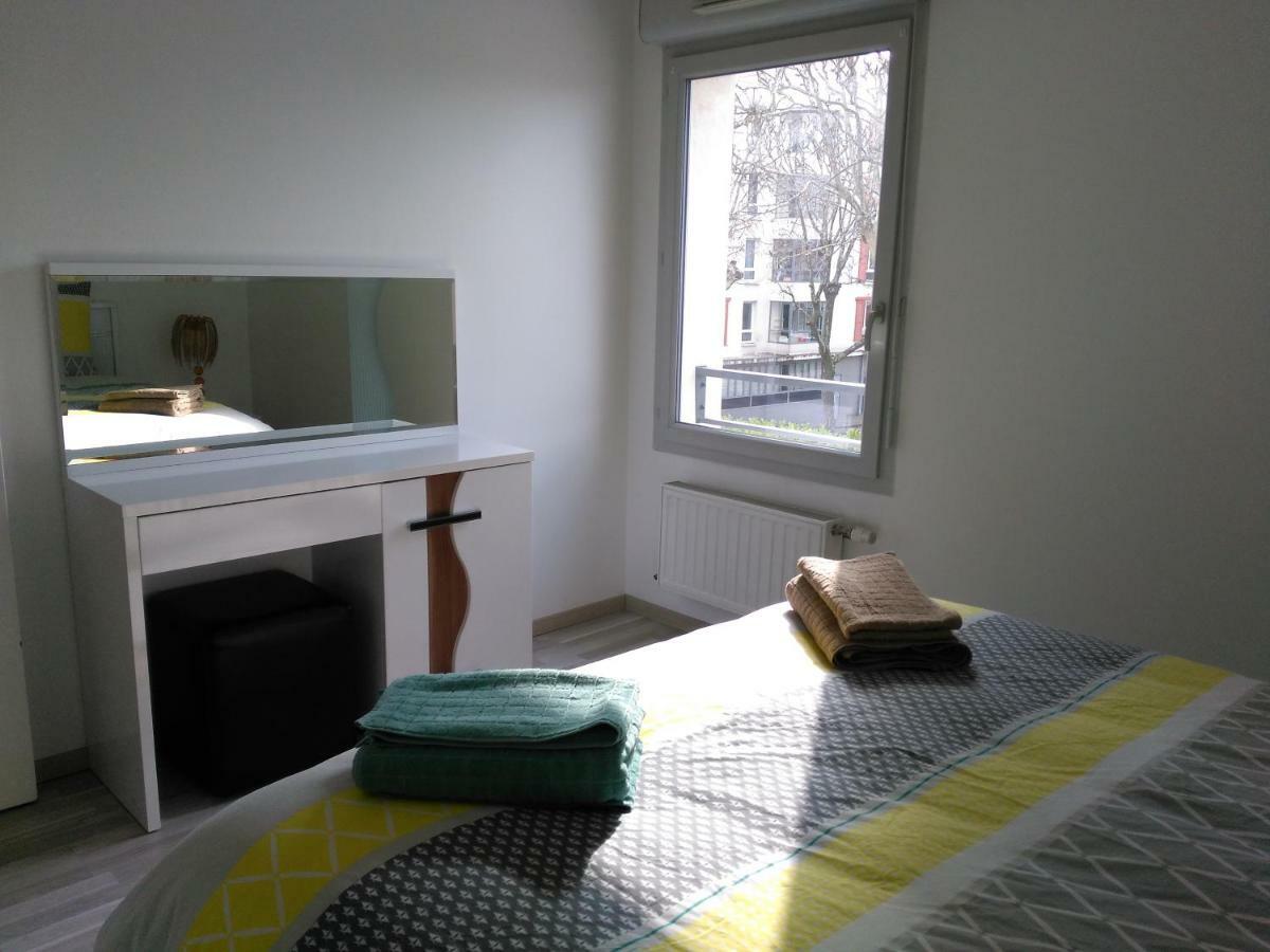 Appartement F3 Avec Parking Privee Saint-Priest  Bagian luar foto