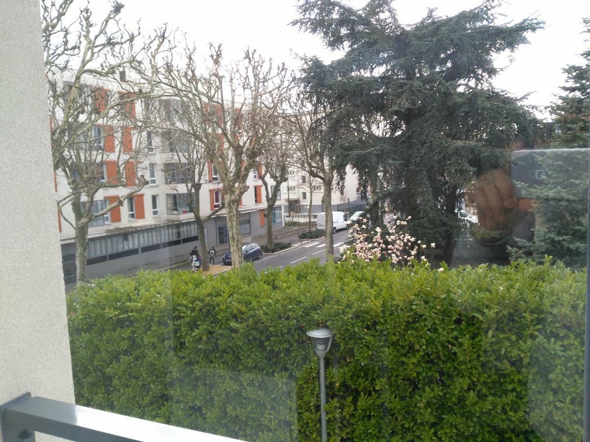 Appartement F3 Avec Parking Privee Saint-Priest  Bagian luar foto